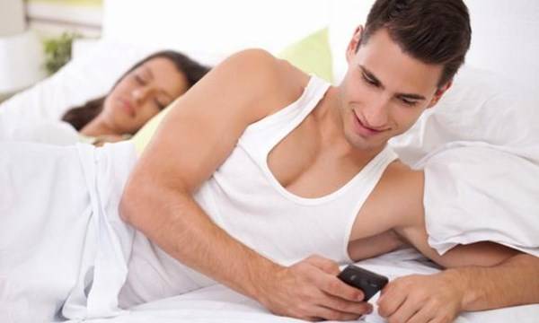 Nằm mơ thấy ngoại tình với đồng nghiệp